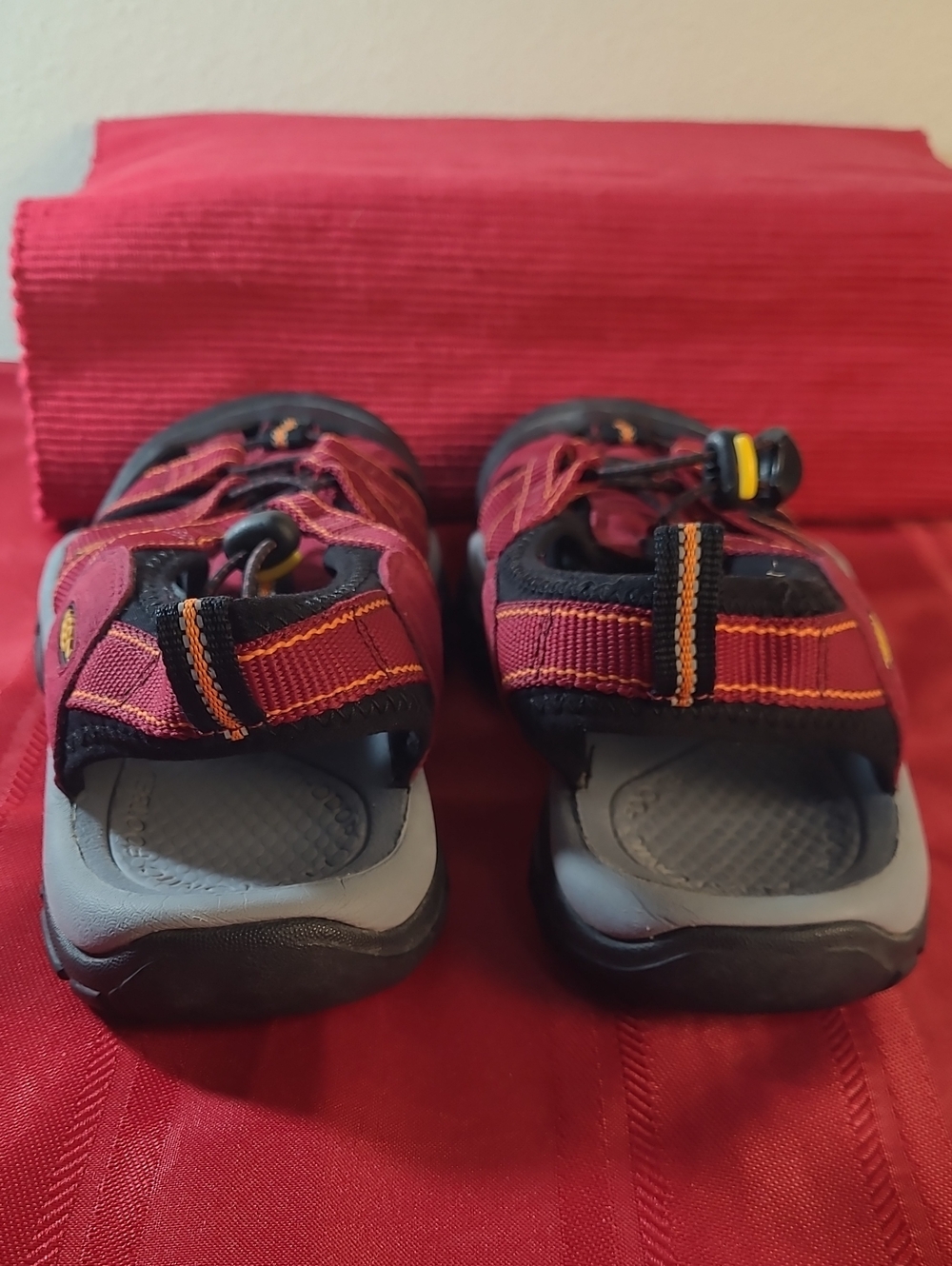 Keen Women's Newport H2 Maroon and Black Outdoor Sport Sandals Size 8.5 - Picture 7 of 10